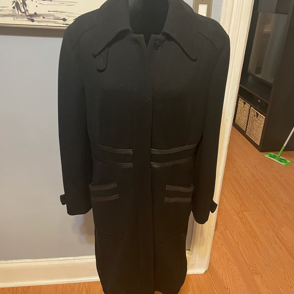 Beautiful coat - Picture 4 of 4